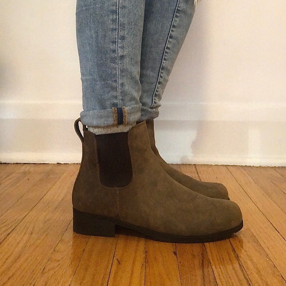 Waterproof Leather Chelsea Boots *ALMOST NEW*